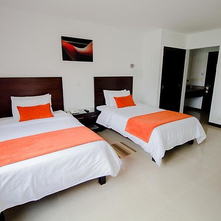 פריירה Hotel Pinares Plaza מראה חיצוני תמונה