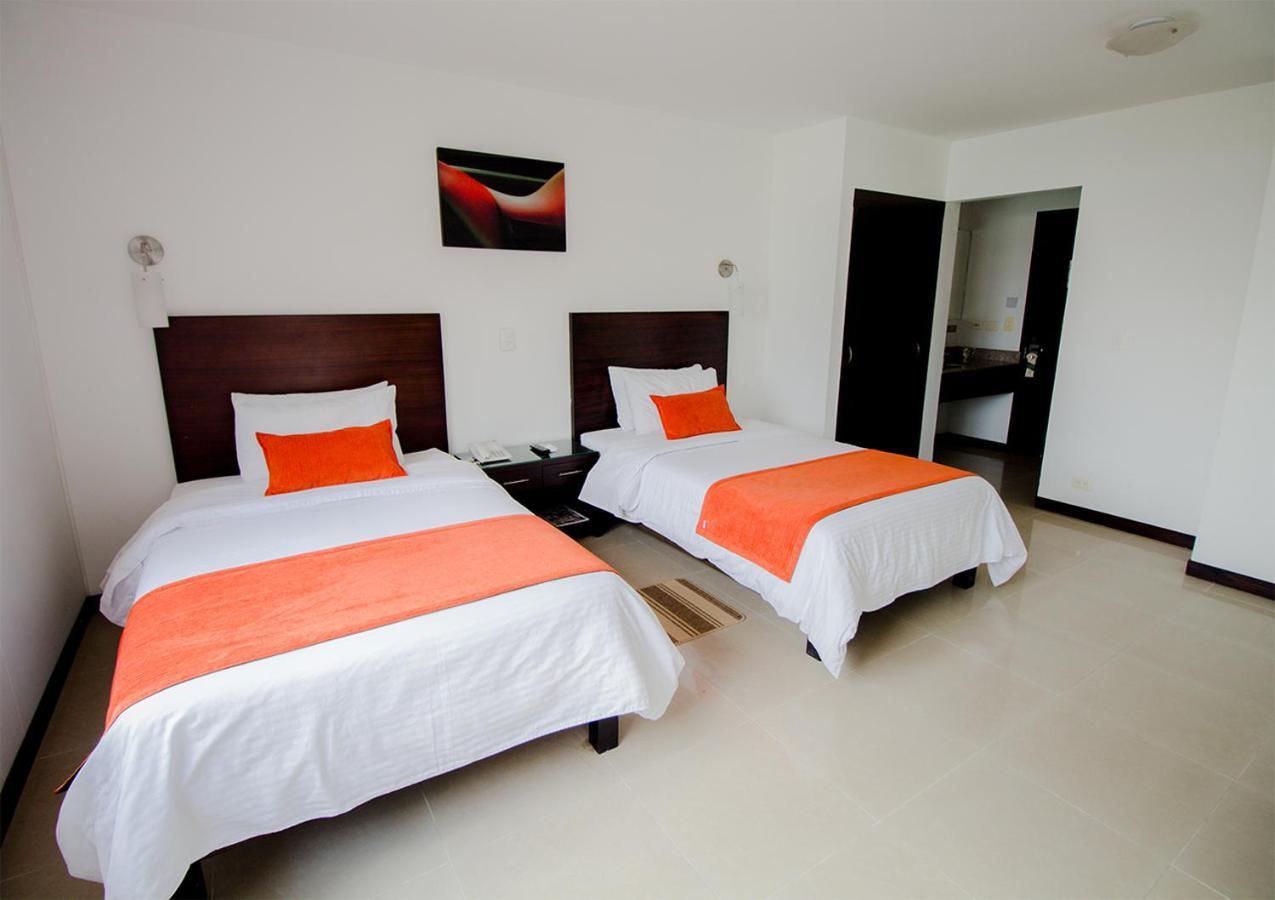 פריירה Hotel Pinares Plaza מראה חיצוני תמונה