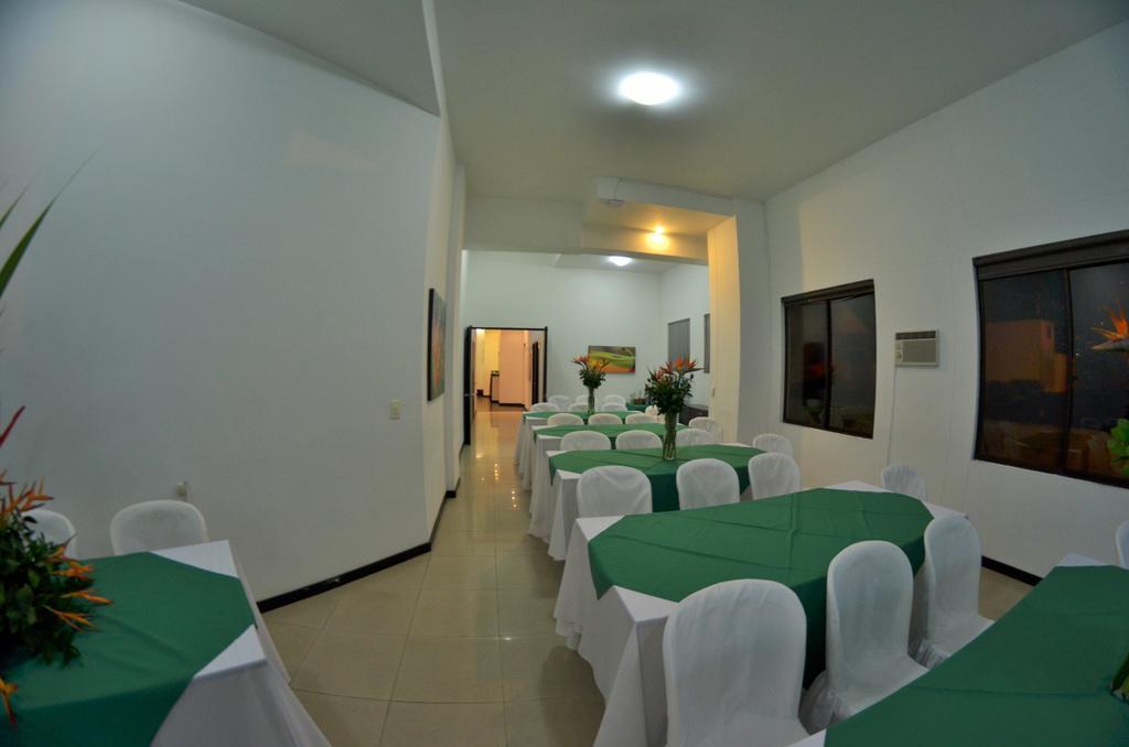 פריירה Hotel Pinares Plaza מראה חיצוני תמונה