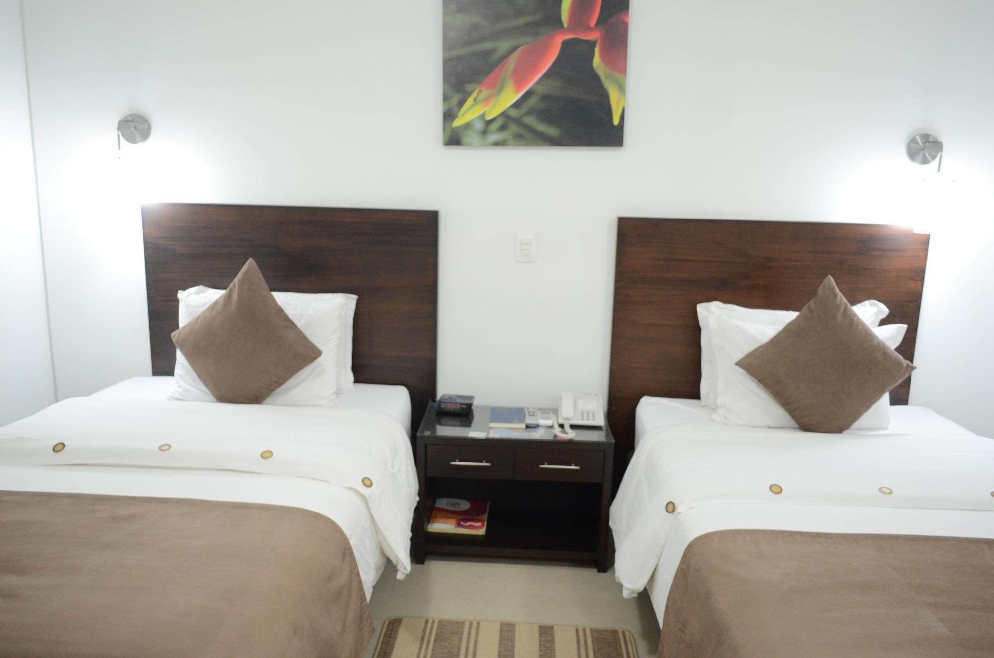 פריירה Hotel Pinares Plaza מראה חיצוני תמונה