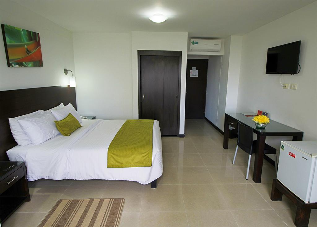 פריירה Hotel Pinares Plaza מראה חיצוני תמונה