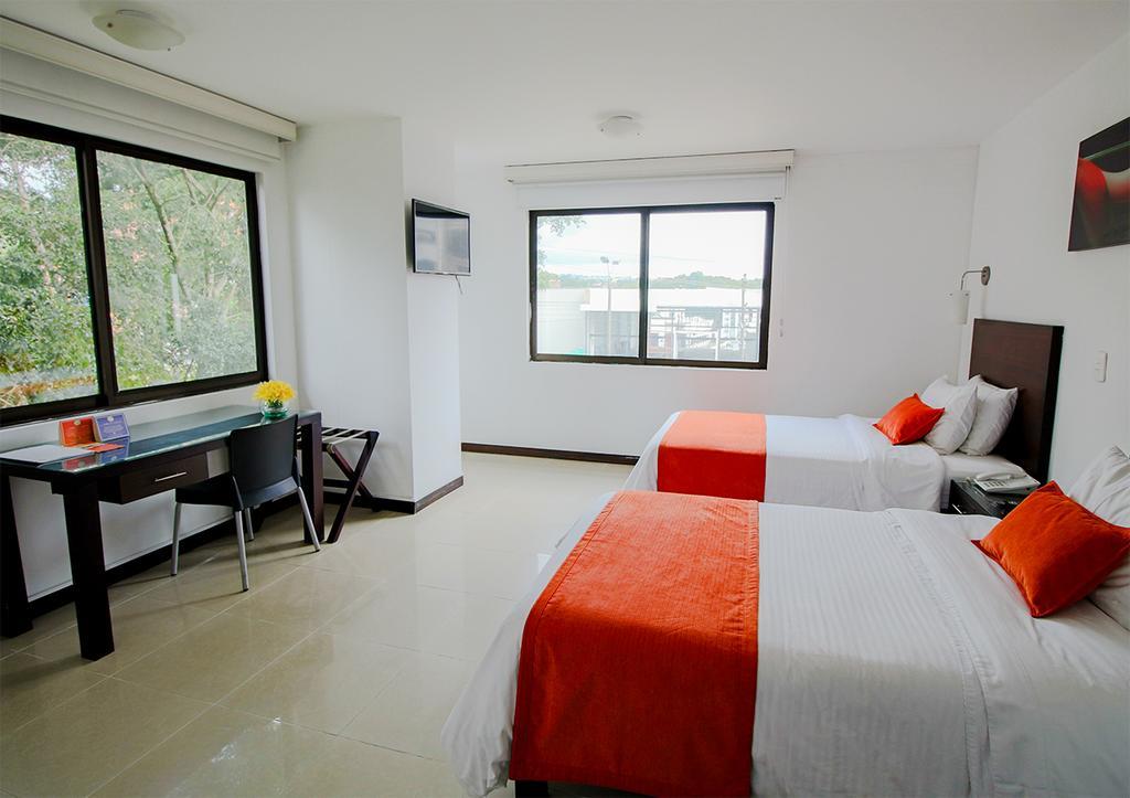 פריירה Hotel Pinares Plaza מראה חיצוני תמונה