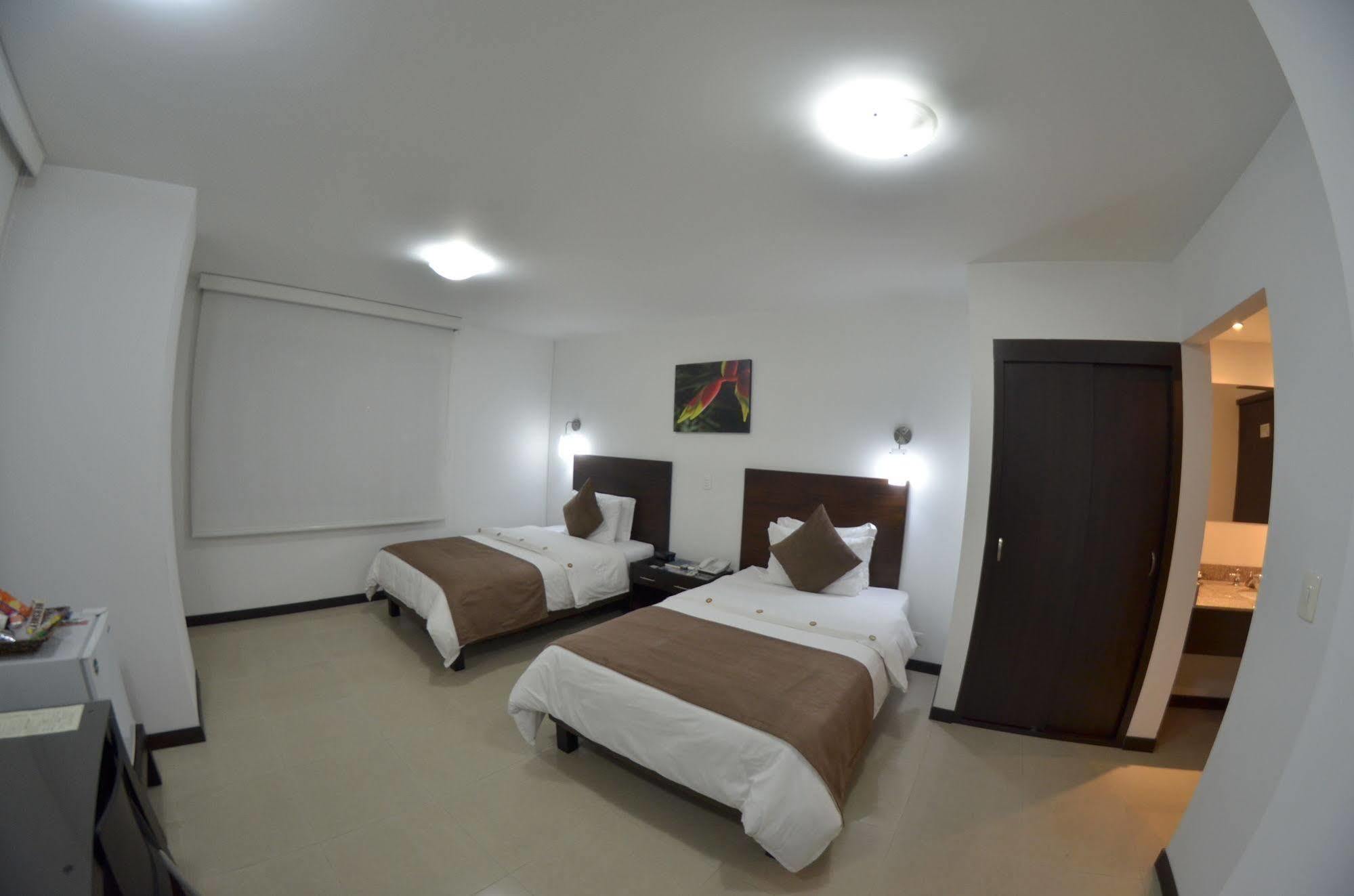 פריירה Hotel Pinares Plaza מראה חיצוני תמונה