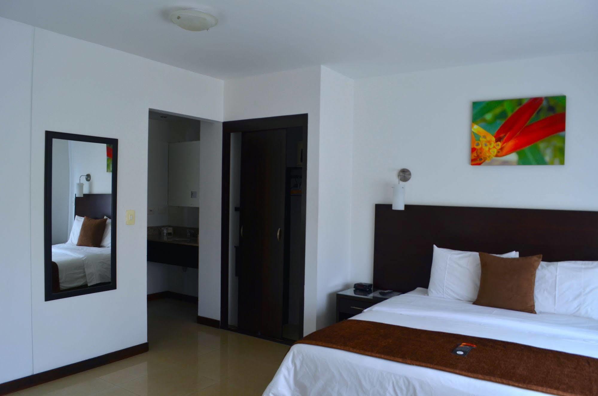 פריירה Hotel Pinares Plaza מראה חיצוני תמונה